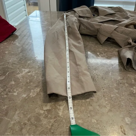 Reitmans beige color belted coat size 5 - Picture 9 of 10